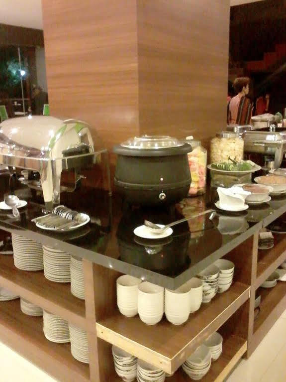 Hotel Candi Indah-Akpol Semarang Zewnętrze zdjęcie